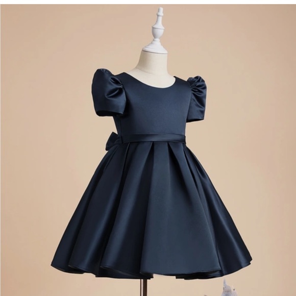 Two flower girl dresses from JJs house (size 3 and 5) Silk - dusty rose pink. - Picture 3 of 5